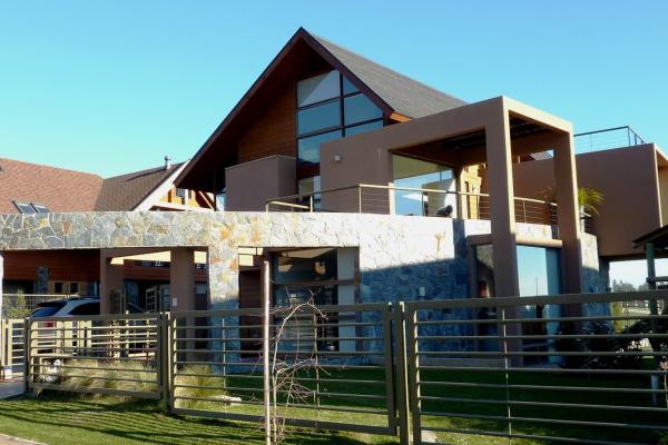 Casa Henriquez Lazcano